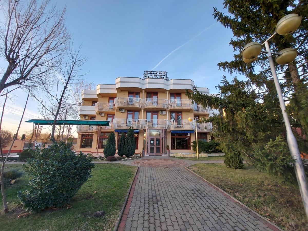 Csipke Hotel คิชคุนฮาลาส ภายนอก รูปภาพ