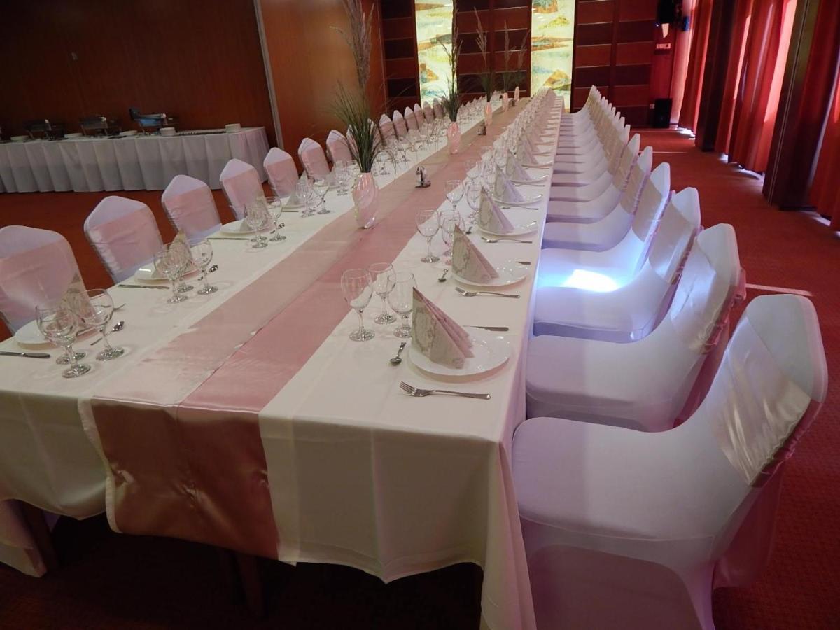 Csipke Hotel คิชคุนฮาลาส ภายนอก รูปภาพ